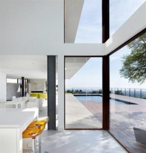 Contemporary California House Design Large glazzing windows