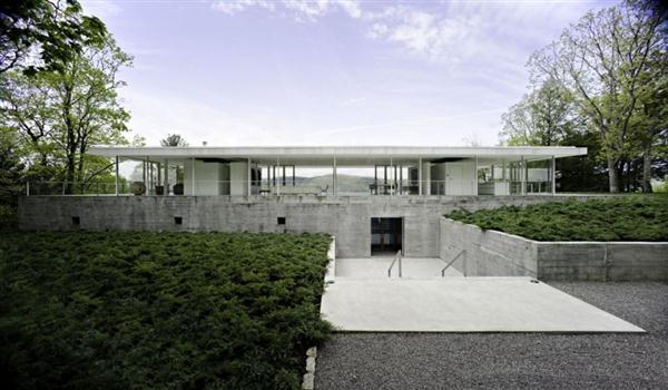 Contemporary White Villa Design in New York