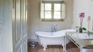 Simply white bathroom design for country house style