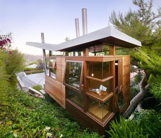 Contemporary Home Office Design – Amazing Tree House with Private Relaxing Gateway in Backyard