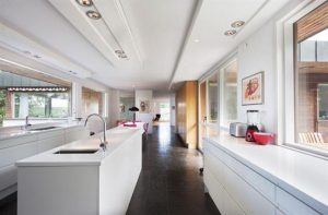 Cozy Lakeside villa and comfortable patio kitchen design