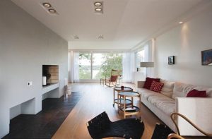 Cozy Lakeside villa and comfortable patio lounge room