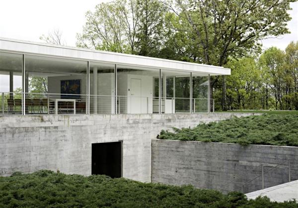 White Villa Design in New York with minimalist concept
