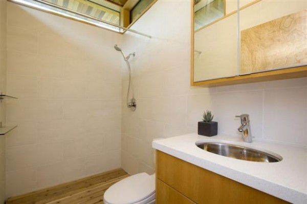 simply and elegant bathroom design on eco density home