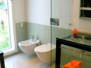 Cool and modern bathroom Design by Juan Carlos Ricardes in Argentina
