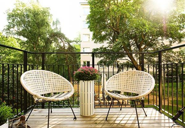 cozy terrace Apartment Design with Light Wooden Floor